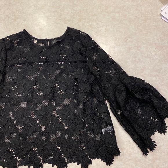 BLACK SAKS FIFTH AVENUE LACE TOP w cut out detail - Picture 2 of 4